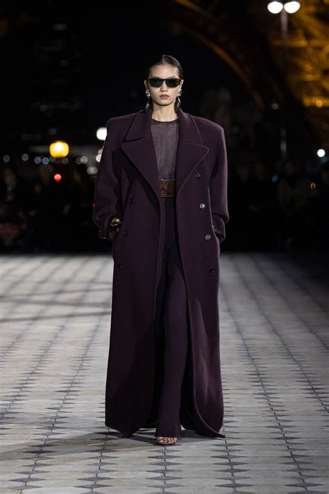 defile yves saint laurent|Ce qu'il faut retenir du défilé Saint Laurent par Anthony Vaccarello .